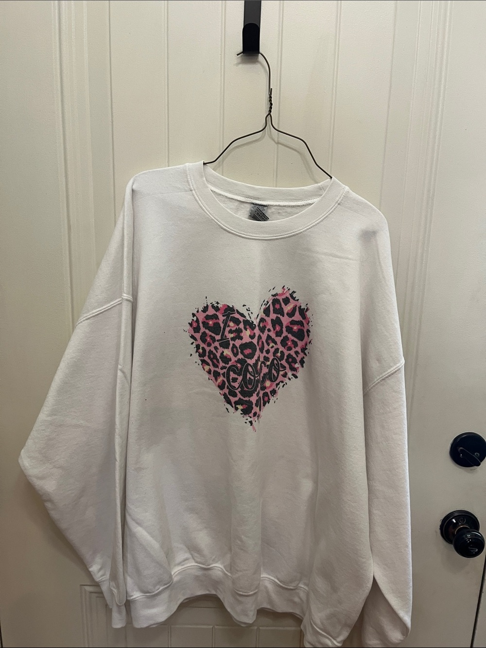 Source Unknown White Sweatshirt with Pink Leopard Heart Graphic